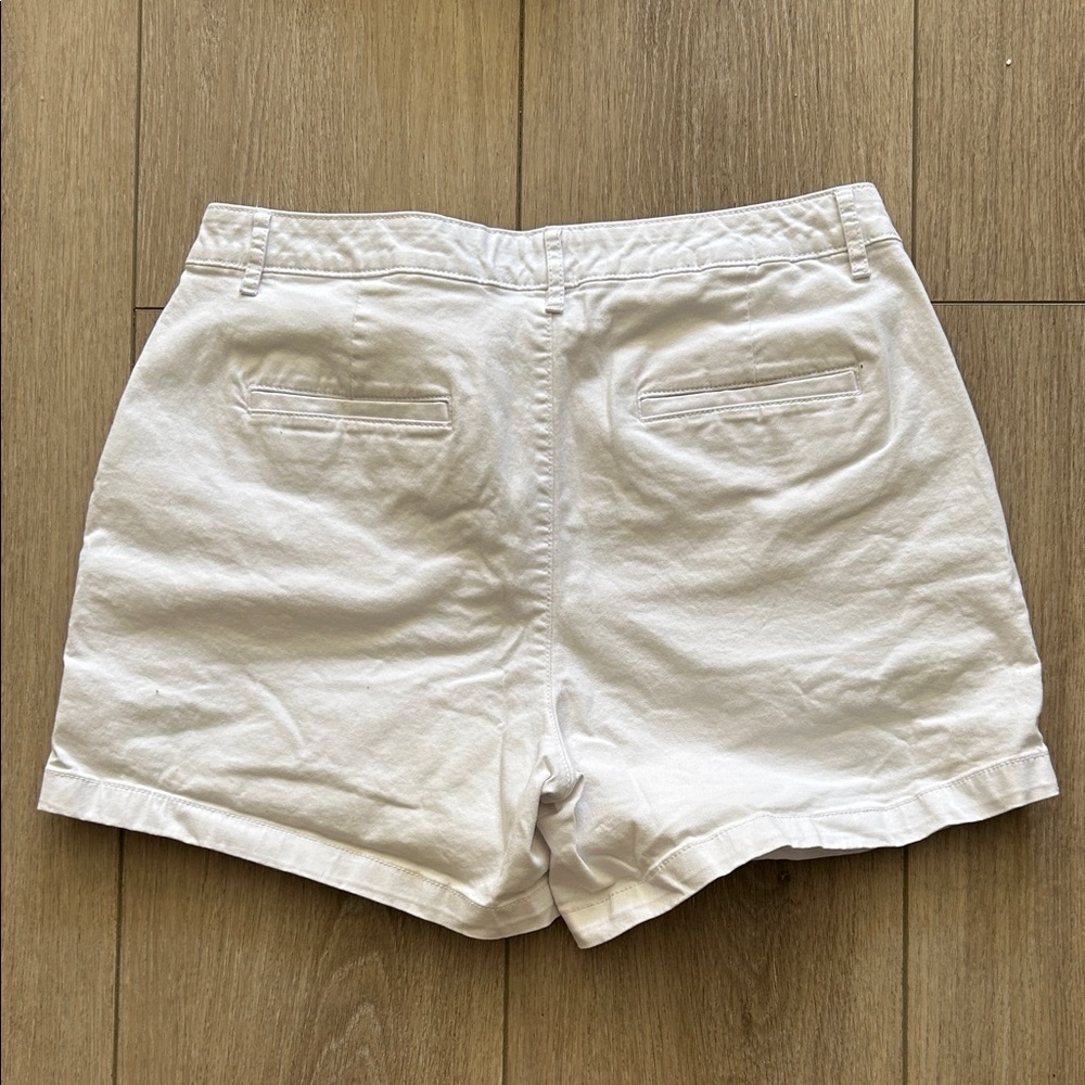 Amazon Essentials Women's White Shorts - Picture 3 of 3